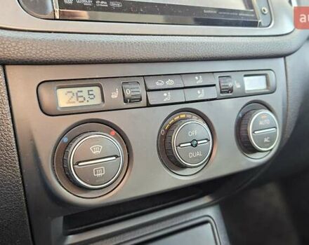 Серый Фольксваген Тигуан, объемом двигателя 2 л и пробегом 330 тыс. км за 9999 $, фото 29 на Automoto.ua