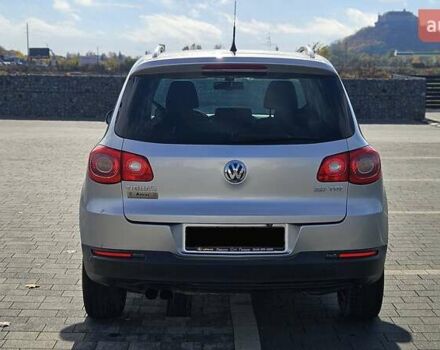 Серый Фольксваген Тигуан, объемом двигателя 2 л и пробегом 330 тыс. км за 9999 $, фото 8 на Automoto.ua