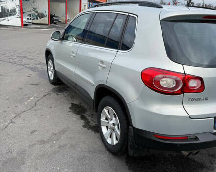 Серый Фольксваген Тигуан, объемом двигателя 2 л и пробегом 194 тыс. км за 10500 $, фото 2 на Automoto.ua