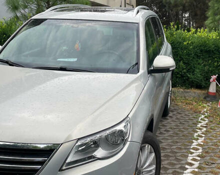 Серый Фольксваген Тигуан, объемом двигателя 2 л и пробегом 155 тыс. км за 10500 $, фото 3 на Automoto.ua