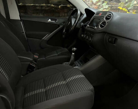 Сірий Фольксваген Тігуан, об'ємом двигуна 2 л та пробігом 315 тис. км за 8900 $, фото 8 на Automoto.ua