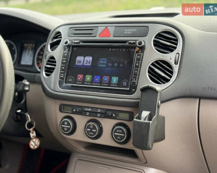 Сірий Фольксваген Тігуан, об'ємом двигуна 2 л та пробігом 226 тис. км за 12200 $, фото 38 на Automoto.ua