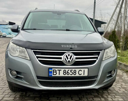 Серый Фольксваген Тигуан, объемом двигателя 2 л и пробегом 361 тыс. км за 9900 $, фото 2 на Automoto.ua