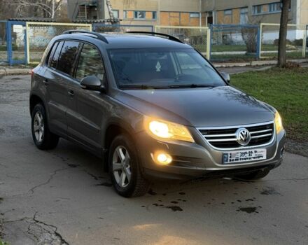 Серый Фольксваген Тигуан, объемом двигателя 2 л и пробегом 260 тыс. км за 5900 $, фото 5 на Automoto.ua