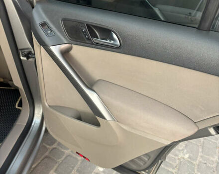 Серый Фольксваген Тигуан, объемом двигателя 2 л и пробегом 197 тыс. км за 9500 $, фото 30 на Automoto.ua