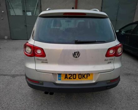 Серый Фольксваген Тигуан, объемом двигателя 2 л и пробегом 120 тыс. км за 5358 $, фото 3 на Automoto.ua