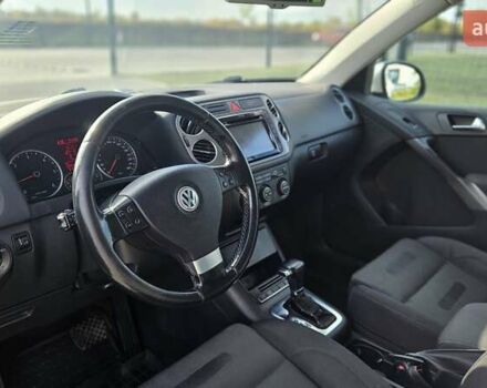 Серый Фольксваген Тигуан, объемом двигателя 2 л и пробегом 330 тыс. км за 9999 $, фото 20 на Automoto.ua