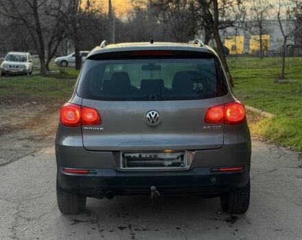 Серый Фольксваген Тигуан, объемом двигателя 2 л и пробегом 260 тыс. км за 5900 $, фото 3 на Automoto.ua