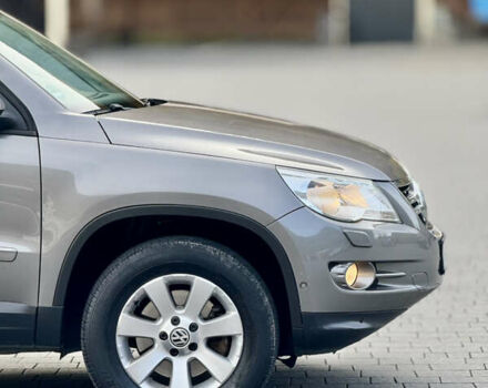 Сірий Фольксваген Тігуан, об'ємом двигуна 2 л та пробігом 226 тис. км за 12200 $, фото 12 на Automoto.ua