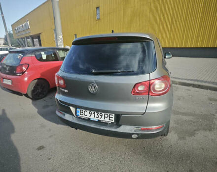 Серый Фольксваген Тигуан, объемом двигателя 2 л и пробегом 197 тыс. км за 9500 $, фото 3 на Automoto.ua