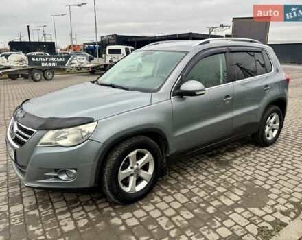 Серый Фольксваген Тигуан, объемом двигателя 2 л и пробегом 361 тыс. км за 9900 $, фото 6 на Automoto.ua