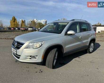 Сірий Фольксваген Тігуан, об'ємом двигуна 2 л та пробігом 295 тис. км за 8700 $, фото 2 на Automoto.ua