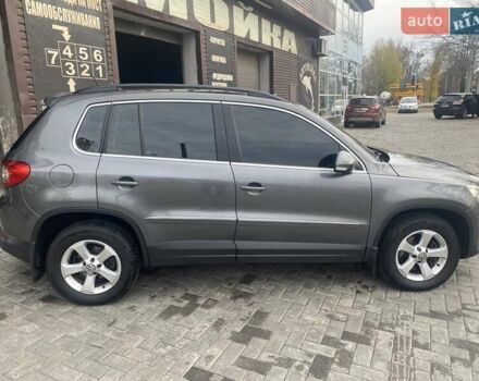 Сірий Фольксваген Тігуан, об'ємом двигуна 1.98 л та пробігом 167 тис. км за 10500 $, фото 4 на Automoto.ua