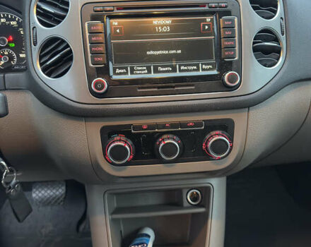 Серый Фольксваген Тигуан, объемом двигателя 1.98 л и пробегом 240 тыс. км за 11500 $, фото 12 на Automoto.ua