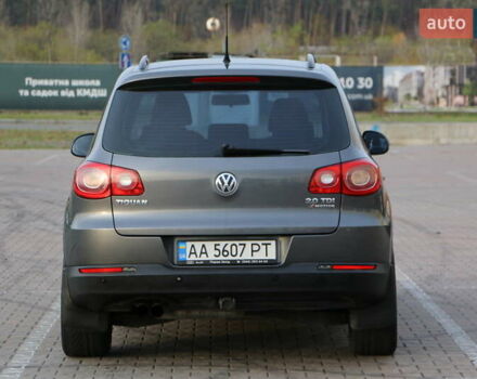 Серый Фольксваген Тигуан, объемом двигателя 2 л и пробегом 219 тыс. км за 12300 $, фото 6 на Automoto.ua