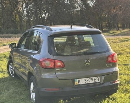 Сірий Фольксваген Тігуан, об'ємом двигуна 2 л та пробігом 203 тис. км за 10800 $, фото 2 на Automoto.ua