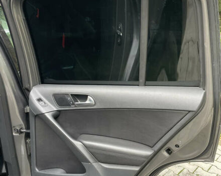 Сірий Фольксваген Тігуан, об'ємом двигуна 1.98 л та пробігом 250 тис. км за 9999 $, фото 6 на Automoto.ua