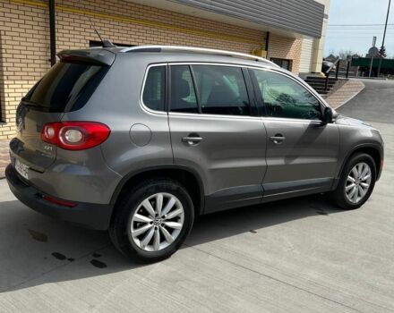 Серый Фольксваген Тигуан, объемом двигателя 2 л и пробегом 240 тыс. км за 8199 $, фото 2 на Automoto.ua