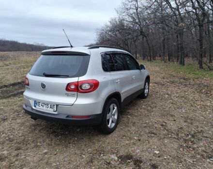 Серый Фольксваген Тигуан, объемом двигателя 2 л и пробегом 194 тыс. км за 10800 $, фото 2 на Automoto.ua