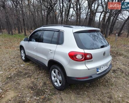 Сірий Фольксваген Тігуан, об'ємом двигуна 2 л та пробігом 194 тис. км за 10800 $, фото 2 на Automoto.ua