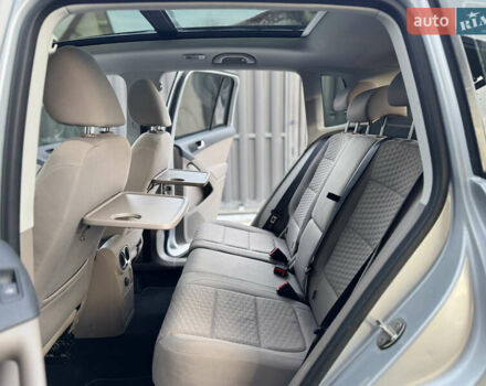 Сірий Фольксваген Тігуан, об'ємом двигуна 2 л та пробігом 157 тис. км за 9900 $, фото 26 на Automoto.ua