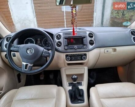 Серый Фольксваген Тигуан, объемом двигателя 1.97 л и пробегом 223 тыс. км за 15800 $, фото 44 на Automoto.ua