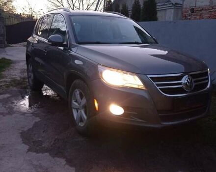 Серый Фольксваген Тигуан, объемом двигателя 2 л и пробегом 280 тыс. км за 9200 $, фото 4 на Automoto.ua