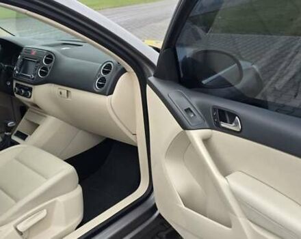 Сірий Фольксваген Тігуан, об'ємом двигуна 2 л та пробігом 191 тис. км за 9200 $, фото 19 на Automoto.ua