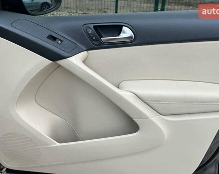 Серый Фольксваген Тигуан, объемом двигателя 1.98 л и пробегом 244 тыс. км за 11000 $, фото 26 на Automoto.ua