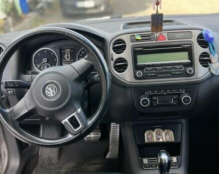 Серый Фольксваген Тигуан, объемом двигателя 1.97 л и пробегом 179 тыс. км за 12600 $, фото 6 на Automoto.ua