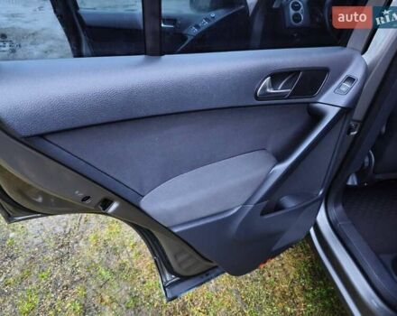 Сірий Фольксваген Тігуан, об'ємом двигуна 2 л та пробігом 115 тис. км за 11200 $, фото 18 на Automoto.ua