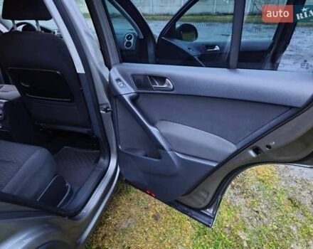 Сірий Фольксваген Тігуан, об'ємом двигуна 2 л та пробігом 115 тис. км за 11200 $, фото 24 на Automoto.ua