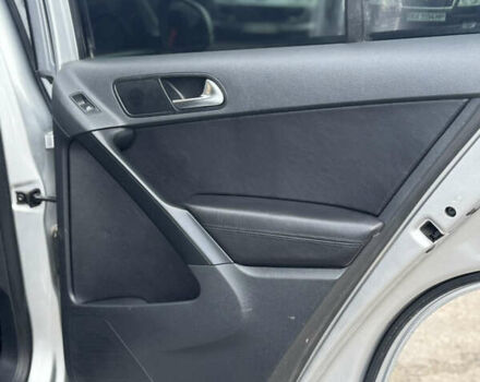 Серый Фольксваген Тигуан, объемом двигателя 2 л и пробегом 225 тыс. км за 11500 $, фото 51 на Automoto.ua