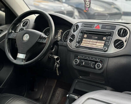 Серый Фольксваген Тигуан, объемом двигателя 2 л и пробегом 225 тыс. км за 11500 $, фото 65 на Automoto.ua