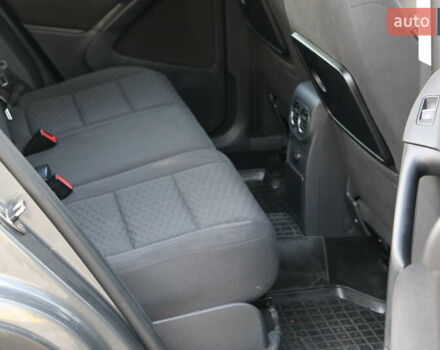 Серый Фольксваген Тигуан, объемом двигателя 2 л и пробегом 219 тыс. км за 12300 $, фото 16 на Automoto.ua