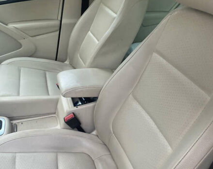 Серый Фольксваген Тигуан, объемом двигателя 2 л и пробегом 280 тыс. км за 10000 $, фото 12 на Automoto.ua