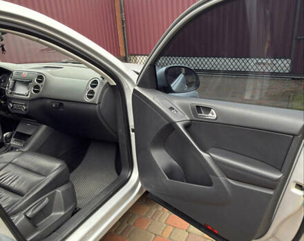 Сірий Фольксваген Тігуан, об'ємом двигуна 1.97 л та пробігом 250 тис. км за 11900 $, фото 34 на Automoto.ua