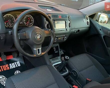 Серый Фольксваген Тигуан, объемом двигателя 2 л и пробегом 112 тыс. км за 10500 $, фото 12 на Automoto.ua