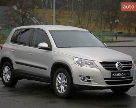 Серый Фольксваген Тигуан, объемом двигателя 2 л и пробегом 152 тыс. км за 10500 $, фото 2 на Automoto.ua