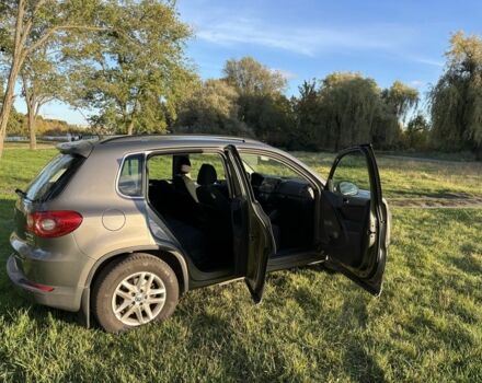 Сірий Фольксваген Тігуан, об'ємом двигуна 2 л та пробігом 203 тис. км за 10800 $, фото 6 на Automoto.ua