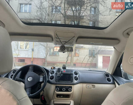 Серый Фольксваген Тигуан, объемом двигателя 2 л и пробегом 280 тыс. км за 10000 $, фото 15 на Automoto.ua