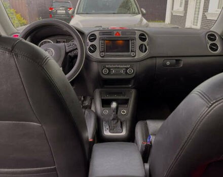 Серый Фольксваген Тигуан, объемом двигателя 2 л и пробегом 224 тыс. км за 11200 $, фото 11 на Automoto.ua