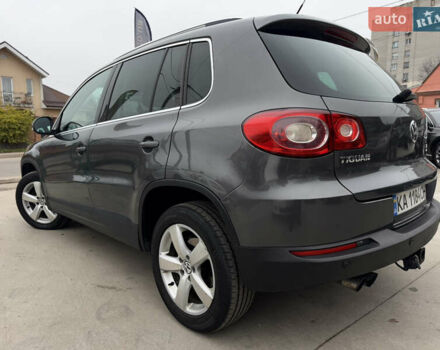 Серый Фольксваген Тигуан, объемом двигателя 2 л и пробегом 285 тыс. км за 10999 $, фото 12 на Automoto.ua
