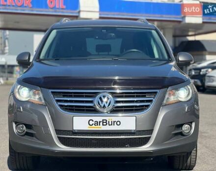 Серый Фольксваген Тигуан, объемом двигателя 2 л и пробегом 201 тыс. км за 11400 $, фото 4 на Automoto.ua