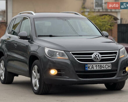 Серый Фольксваген Тигуан, объемом двигателя 2 л и пробегом 285 тыс. км за 10999 $, фото 6 на Automoto.ua