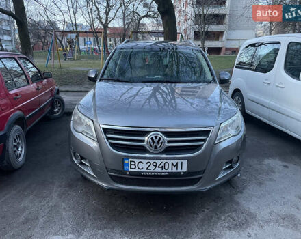 Серый Фольксваген Тигуан, объемом двигателя 2 л и пробегом 280 тыс. км за 10000 $, фото 1 на Automoto.ua