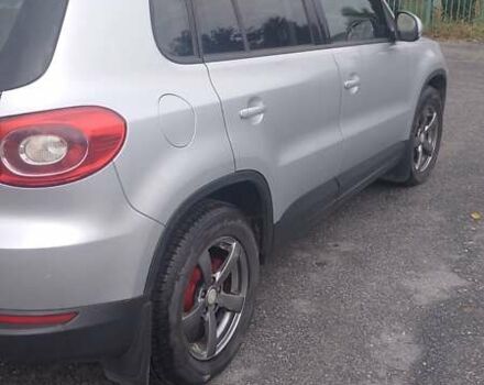 Сірий Фольксваген Тігуан, об'ємом двигуна 2 л та пробігом 250 тис. км за 10800 $, фото 7 на Automoto.ua