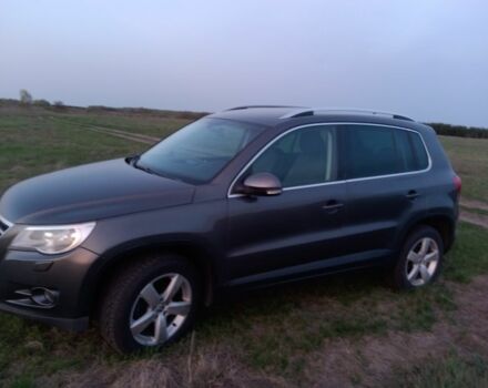 Серый Фольксваген Тигуан, объемом двигателя 2 л и пробегом 243 тыс. км за 9999 $, фото 6 на Automoto.ua