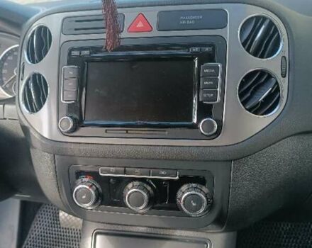 Серый Фольксваген Тигуан, объемом двигателя 1.98 л и пробегом 214 тыс. км за 8600 $, фото 7 на Automoto.ua