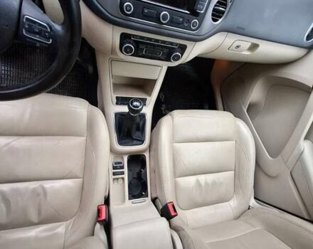 Серый Фольксваген Тигуан, объемом двигателя 1.97 л и пробегом 223 тыс. км за 15800 $, фото 19 на Automoto.ua